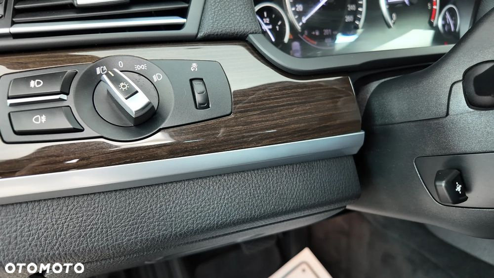 BMW Seria 7 730d - 33