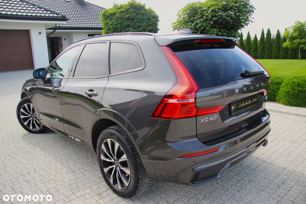 Volvo XC 60 B4 D AWD Plus Dark - 8