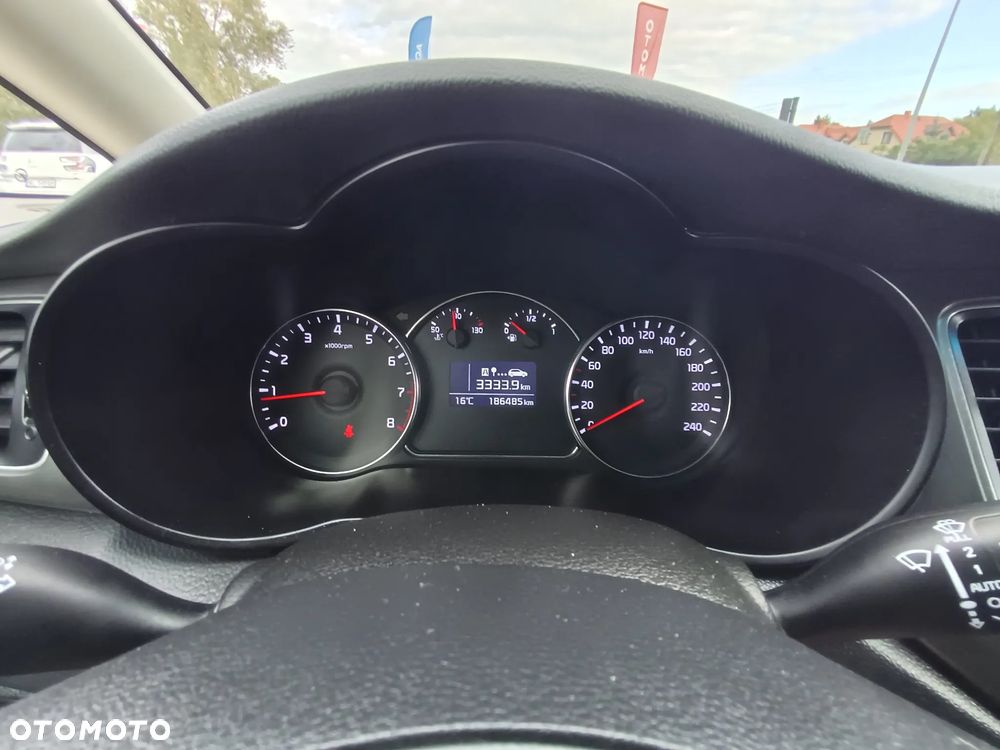 Kia Carens 1.6 GDI Dream Team Edition - 18