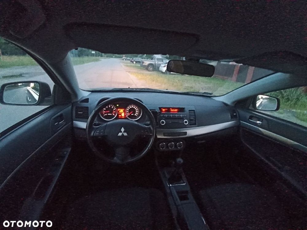 Mitsubishi Lancer 1.6 Invite - 3