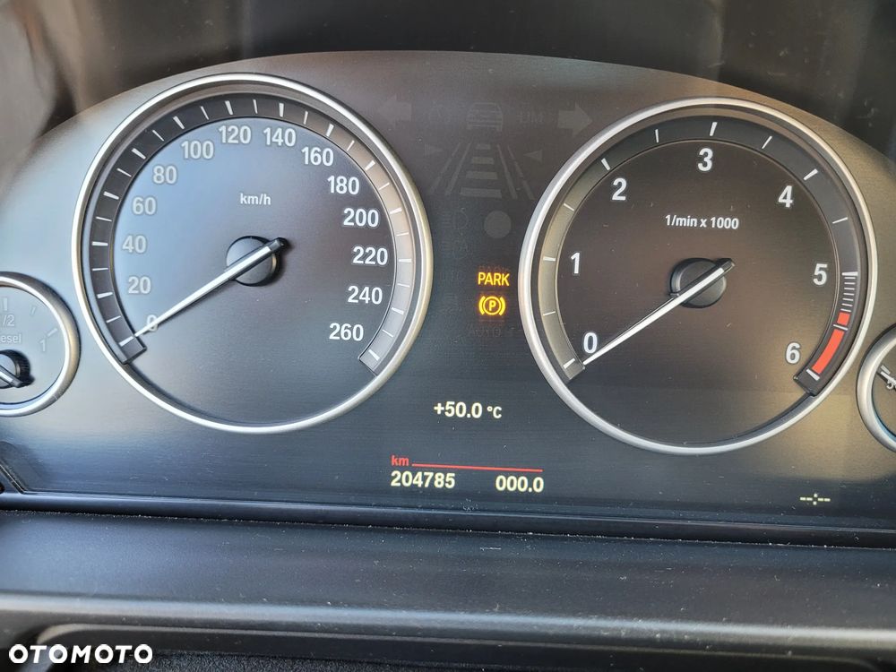 BMW Seria 5 525d xDrive Luxury Line - 4