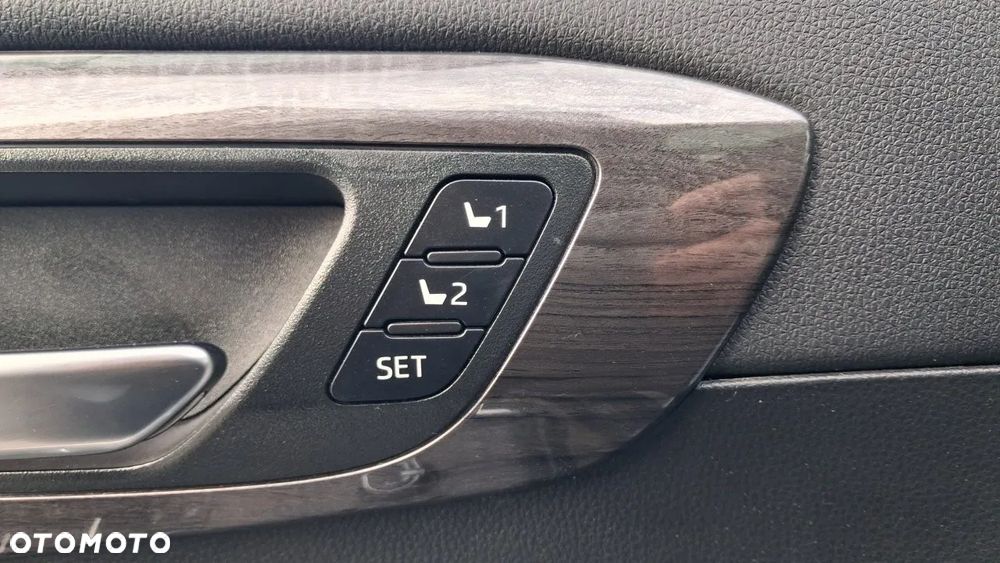 Toyota Highlander 2.5 Hybrid Executive - 26