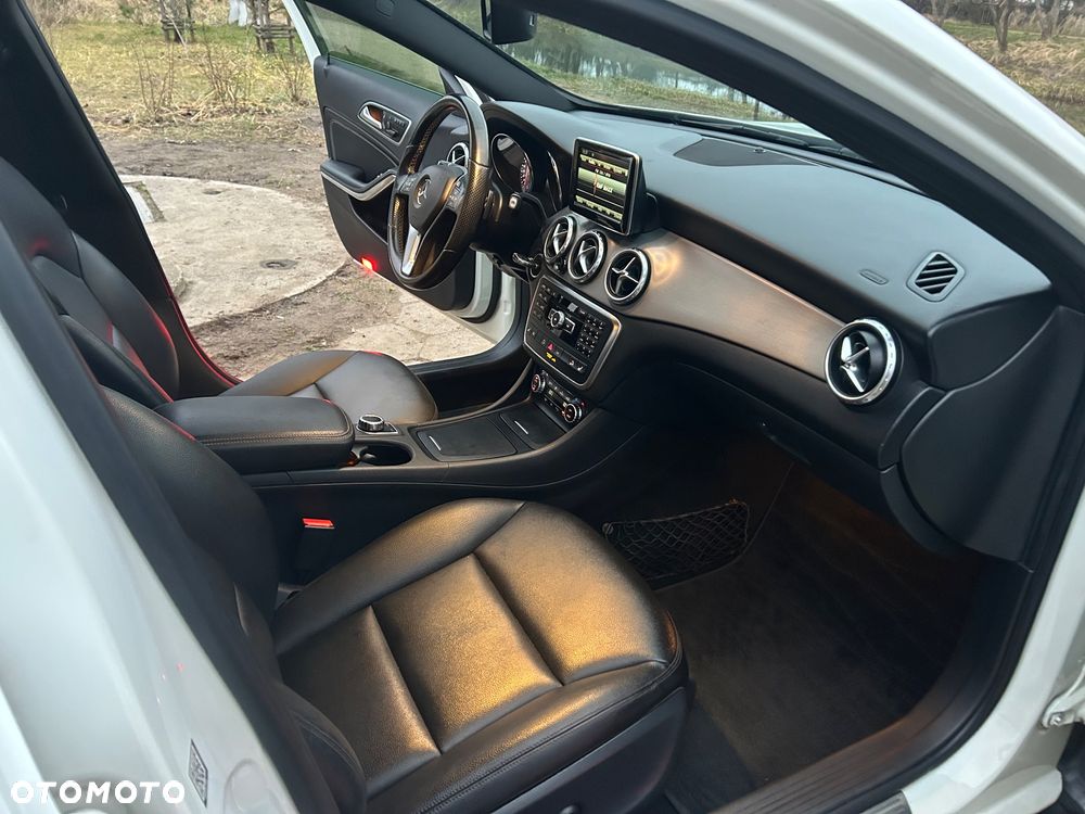 Mercedes-Benz GLA 250 4Matic 7G-DCT AMG Line - 24