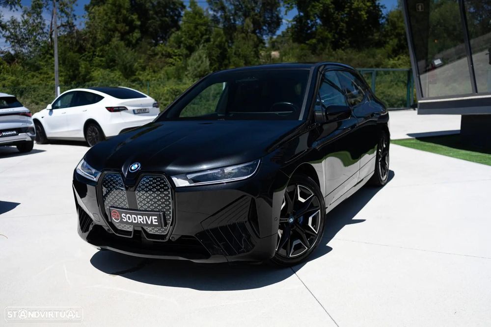 BMW iX xDrive 40 Pack Desportivo - 41