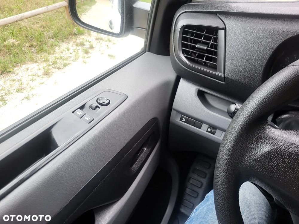 Opel Vivaro - 24