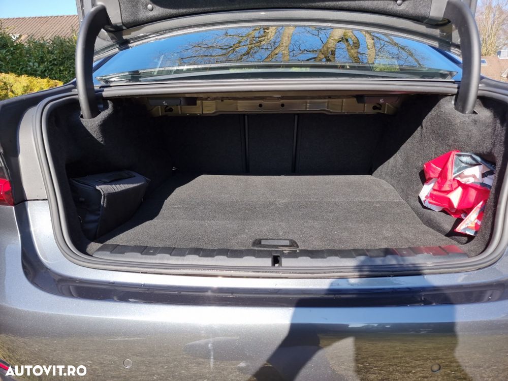 BMW Seria 3 330e Aut. Luxury Line - 27