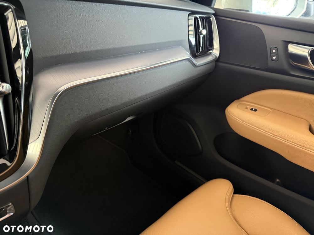 Volvo V60 Cross Country D4 AWD Geartronic Pro - 31