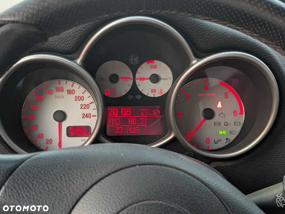 Alfa Romeo 147 1.9 JTD Distinctive - 8