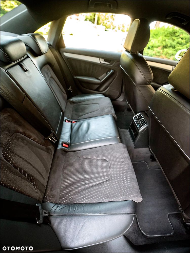 Audi A4 Limousine - 32