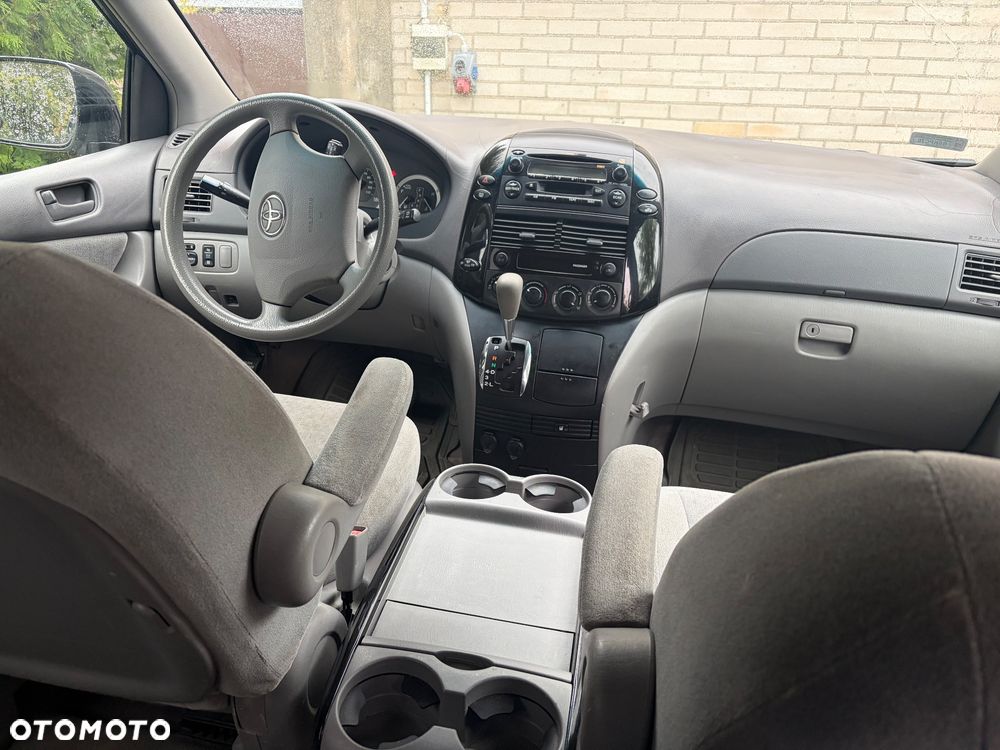 Toyota Sienna - 13