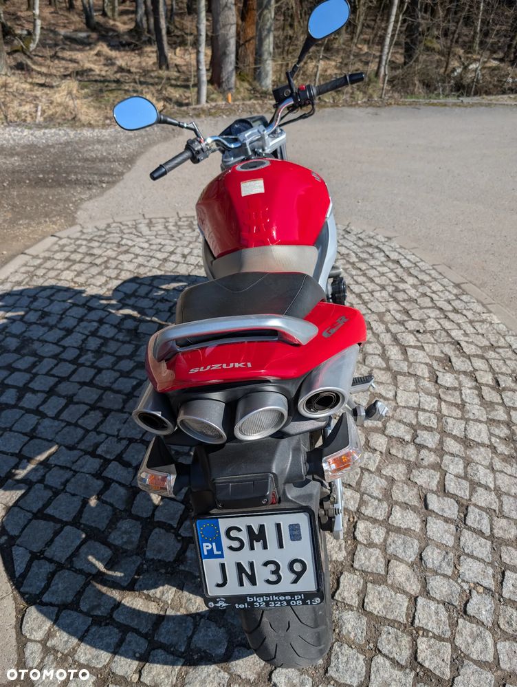 Suzuki GSR - 8