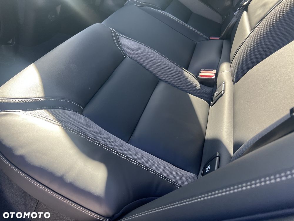 Volvo XC 60 B5 B AWD Plus Black Edition - 38