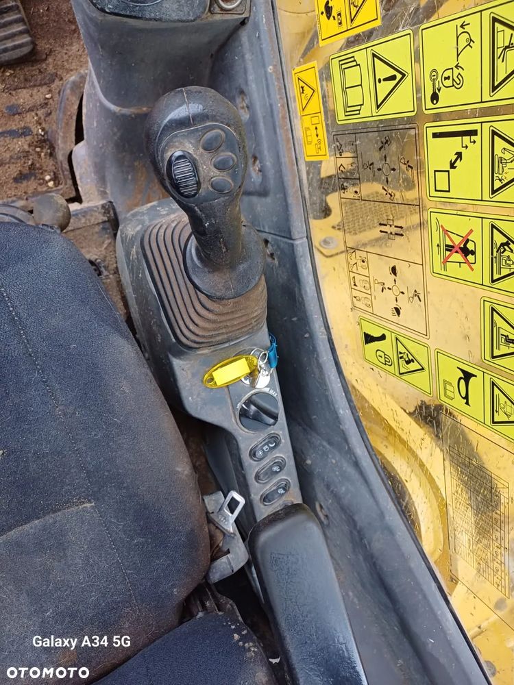 Komatsu PC228USLC8 - 21