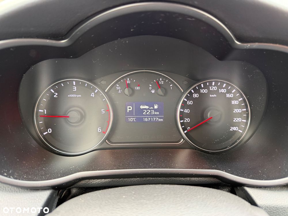 Kia Carens 1.7 CRDi Business Line 7os 7DCT - 9