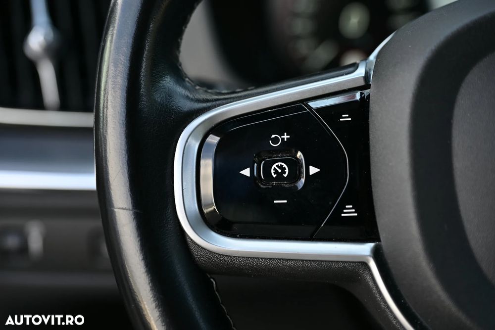 Volvo XC 60 B4 D AWD Geartronic Momentum - 28