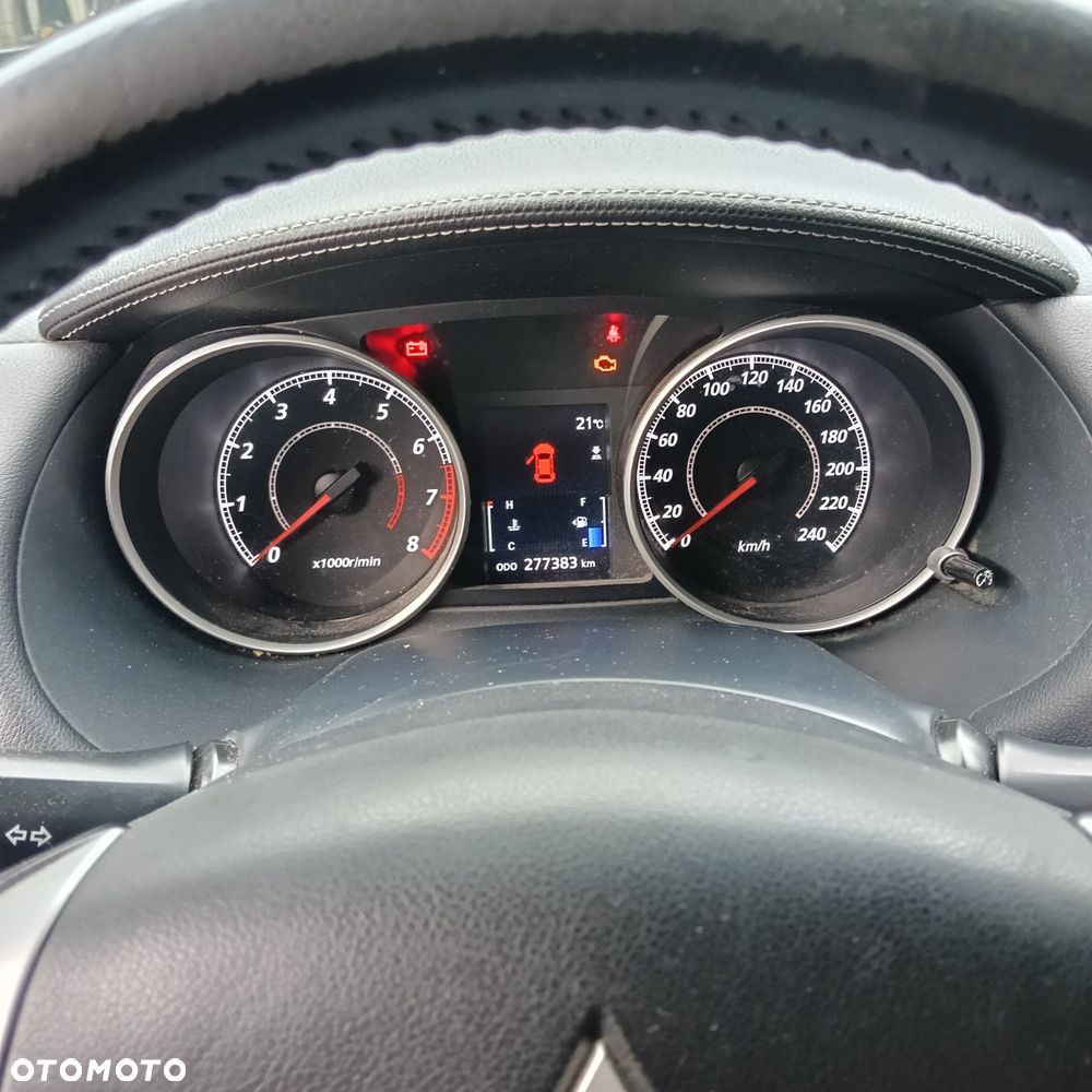 Mitsubishi Outlander - 6