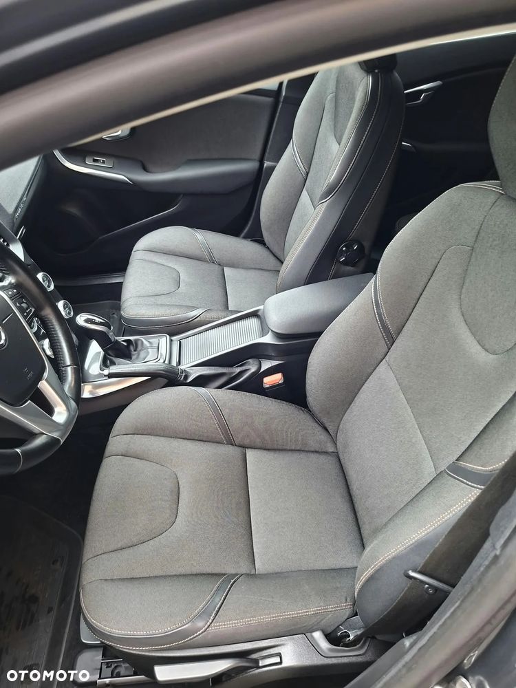 Volvo V40 Cross Country - 10