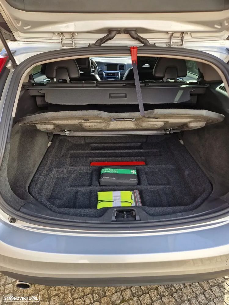 Volvo V60 2.0 D4 Summum Geartronic - 28