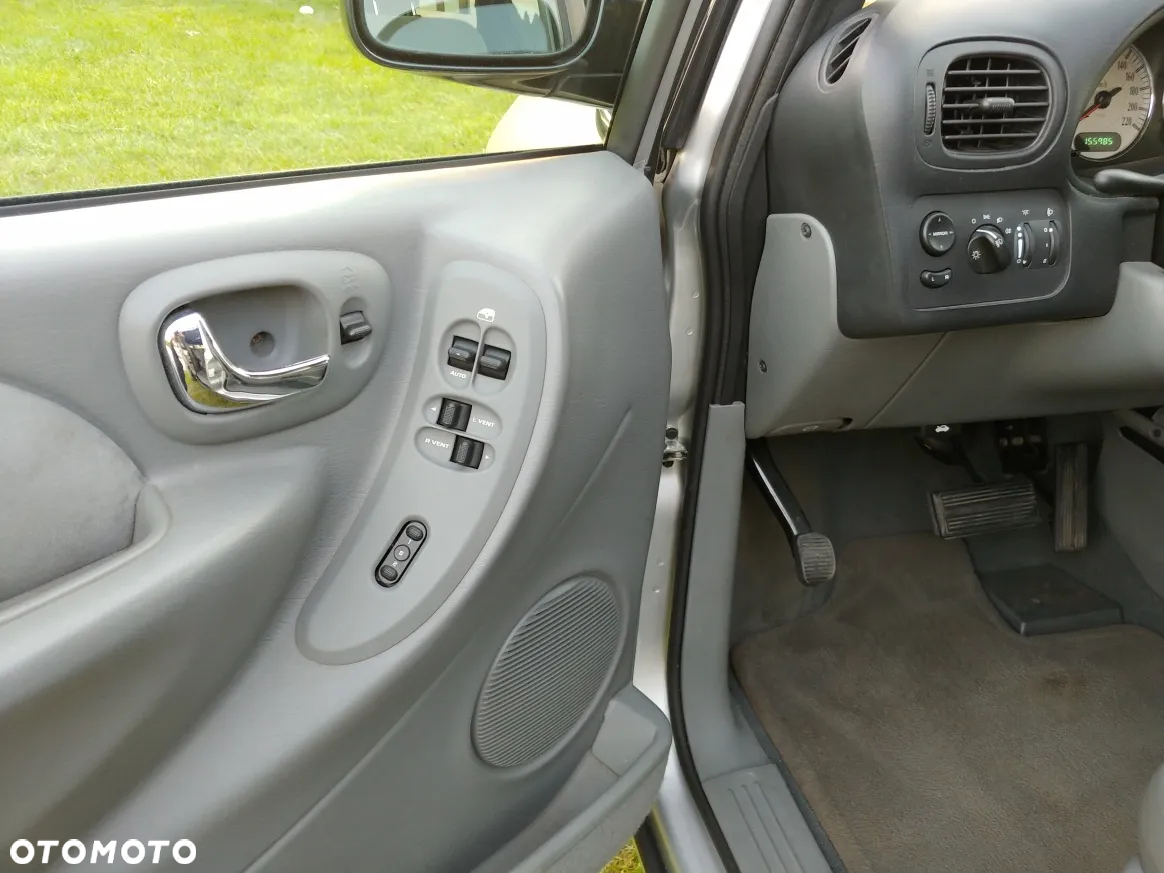 Chrysler Grand Voyager 3.3 Limited S&G - 24