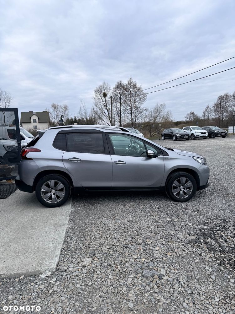 Peugeot 2008 1.2 VTi Allure - 3