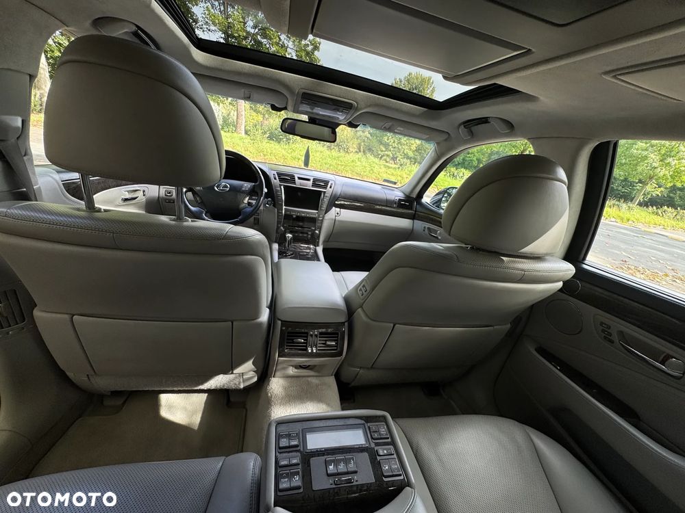 Lexus LS 600h Prestige - 16
