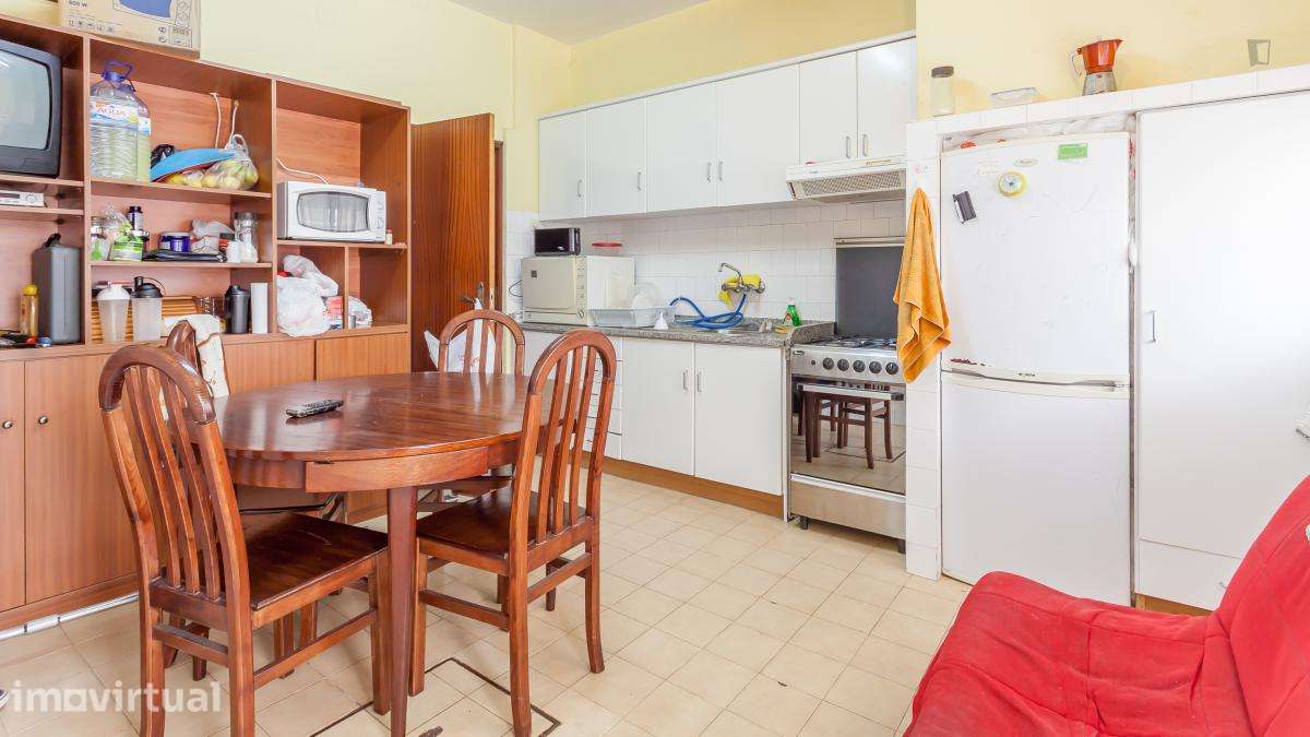 Quarto - localizado em Pedrouços Porto - Grande imagem: 4/28