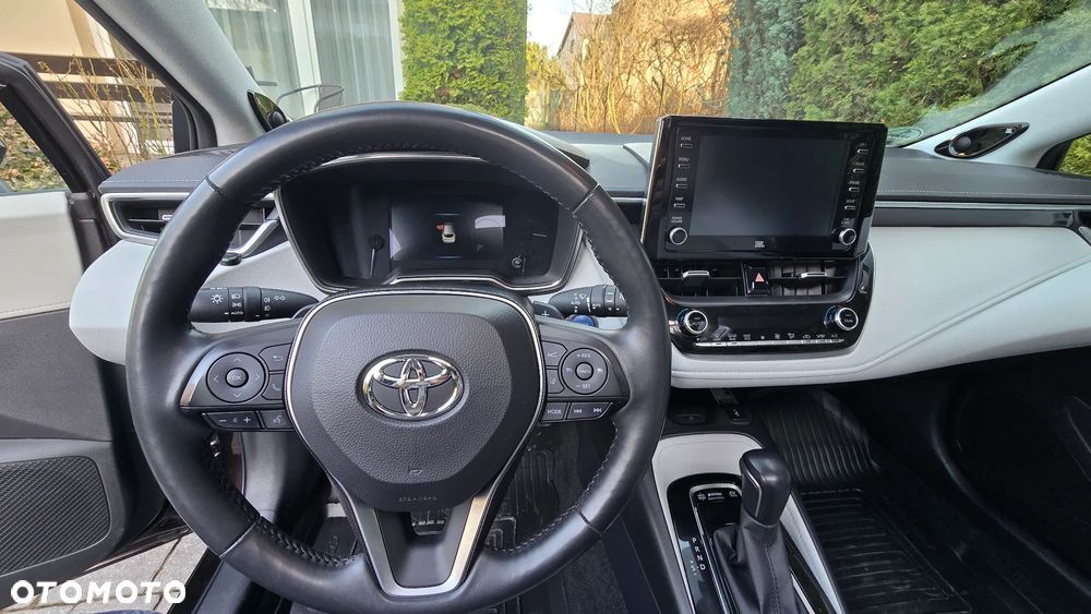 Toyota Corolla 2.0 Hybrid Executive - 16