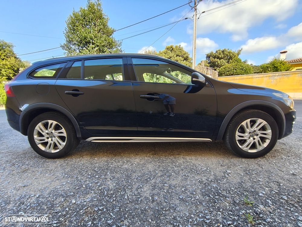Volvo V60 Cross Country 2.0 D4 Momentum - 2