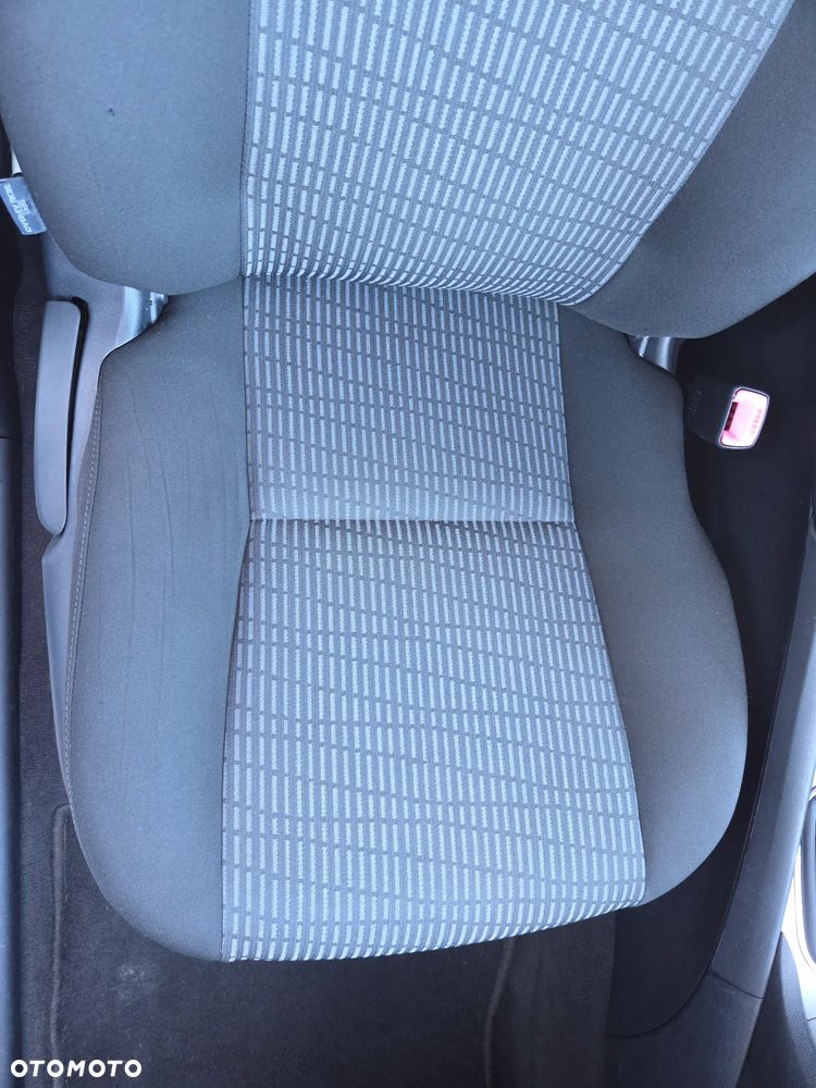 Toyota Avensis 1.6 Edition - 15