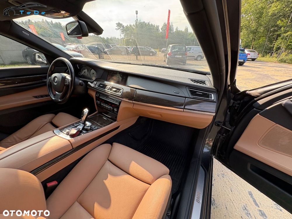 BMW Seria 7 750i L xDrive - 38