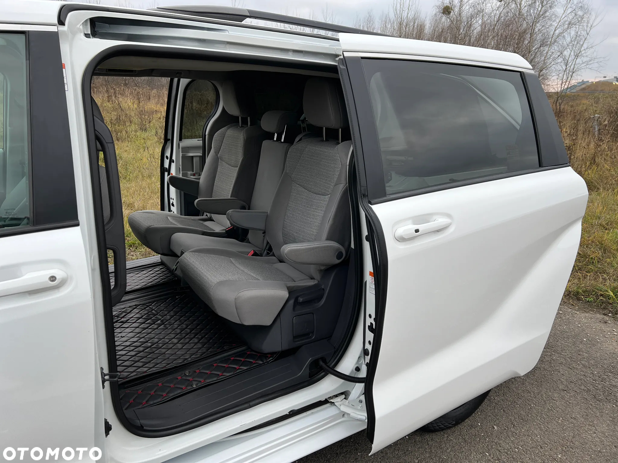 Toyota Sienna - 17
