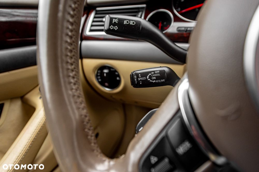 Audi A8 4.2 Quattro - 32