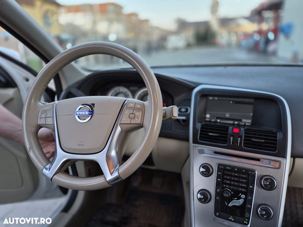 Volvo XC 60 D5 AWD Edition Pro - 13