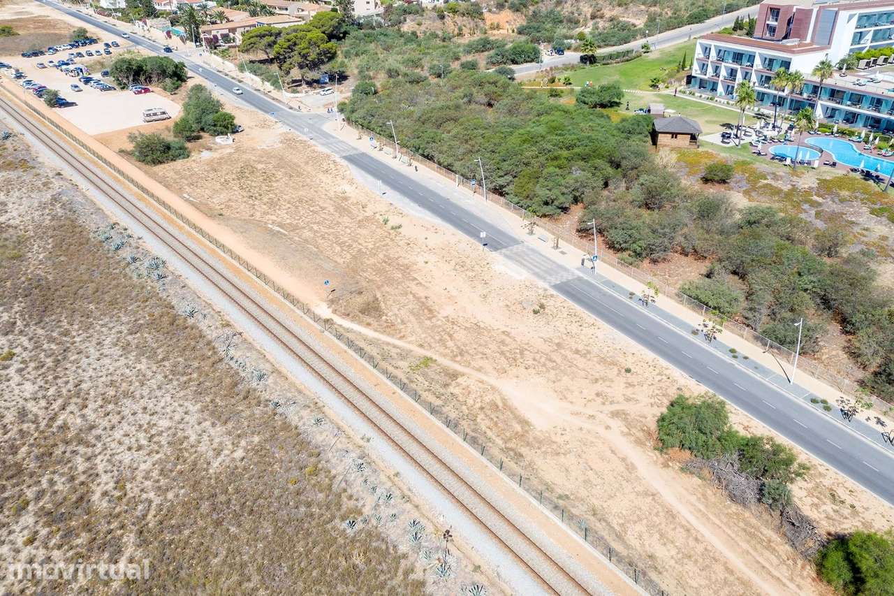 MAGNIFICO LOTE DE TERRENO LOCALIZADO NA MEIA PRAIA, LAGOS - Grande imagem: 4/8