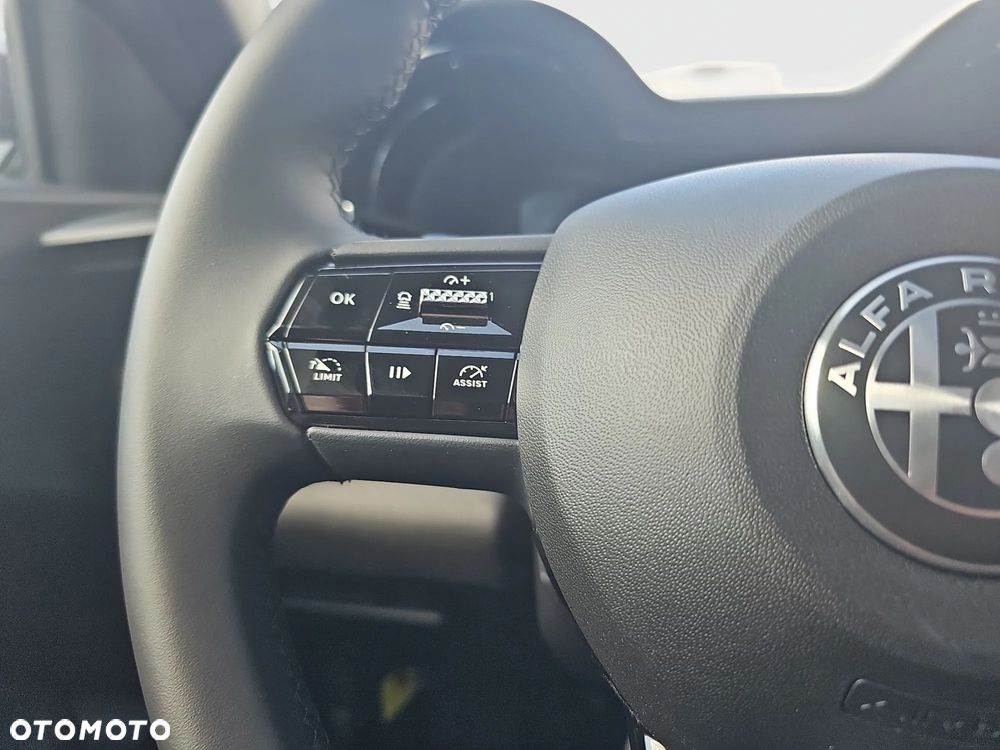 Alfa Romeo Junior 1.2 mHEV Ti eDCT - 17