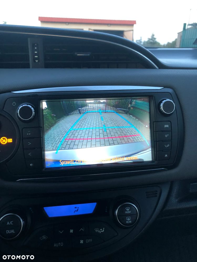 Toyota Yaris Hybrid 100 Selection Passion - 31