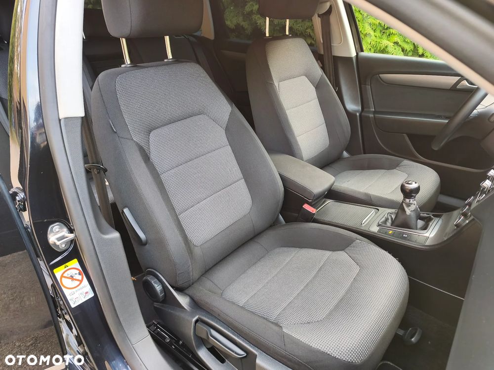 Volkswagen Passat 2.0 TDI Trendline - 21