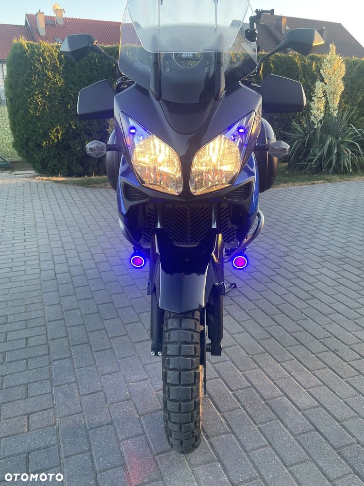 Suzuki V-STROM - 10