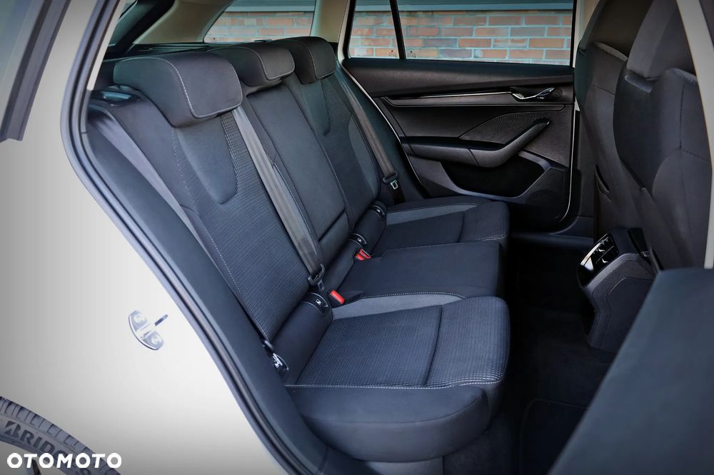 Skoda Octavia 2.0 TDI Ambition DSG - 23