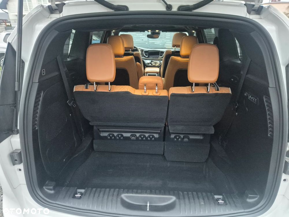 Chrysler Pacifica - 15