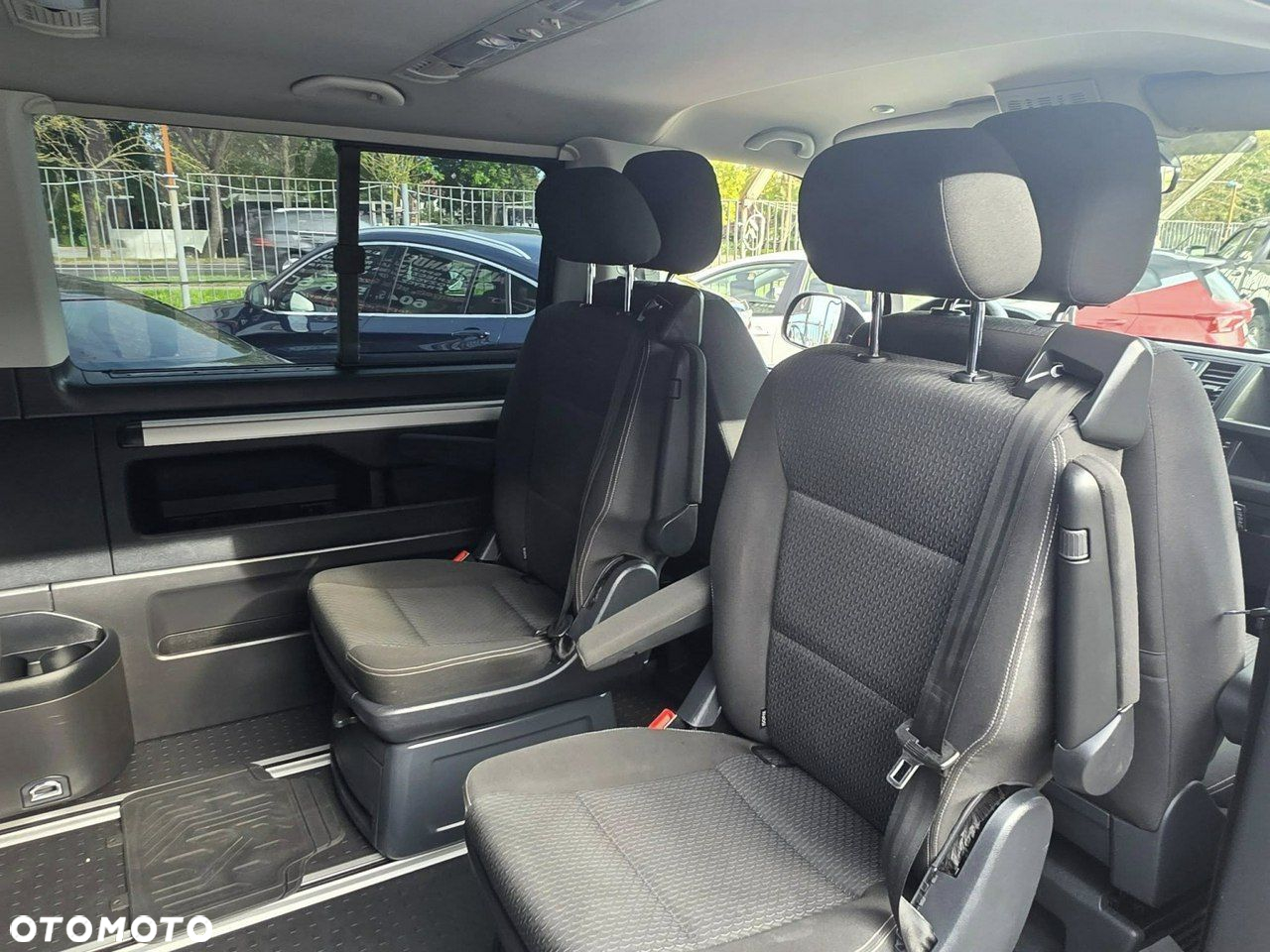 Volkswagen Multivan - 27