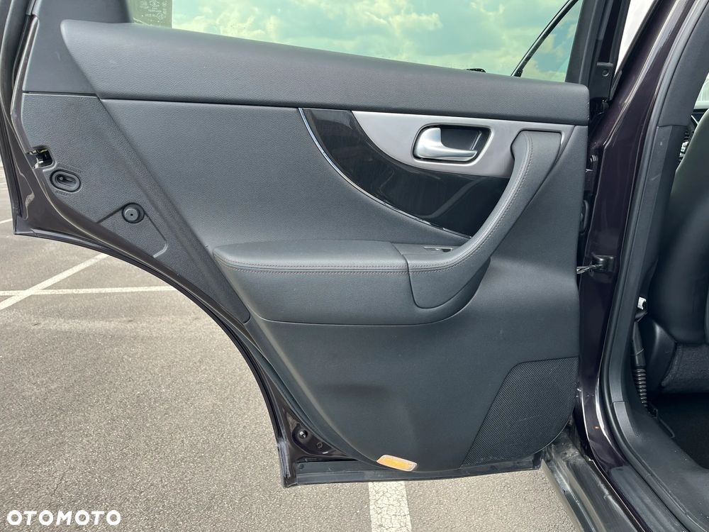 Infiniti QX70 3.0d S - 25