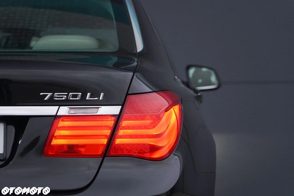 BMW Seria 7 750i L xDrive - 11