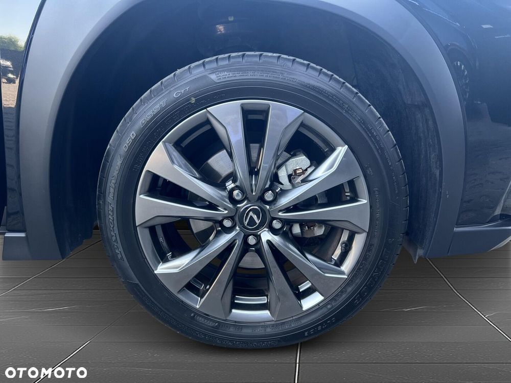 Lexus UX 300h F Sport Design - 27