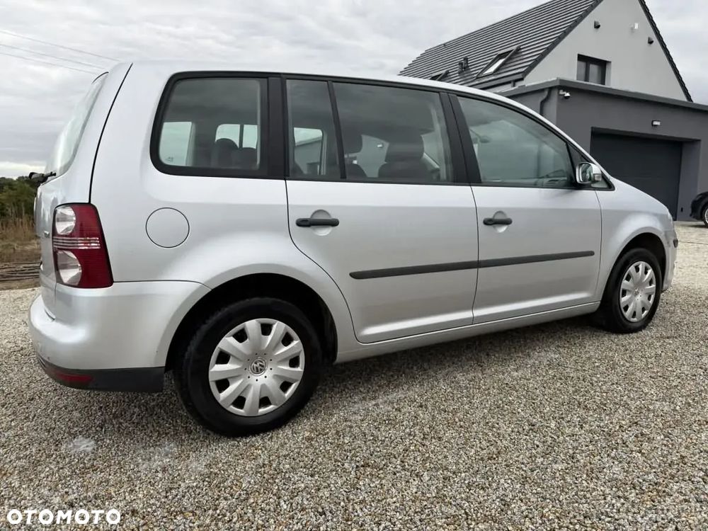 Volkswagen Touran 1.9 TDI DPF Conceptline - 4