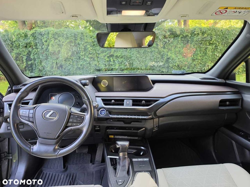 Lexus UX - 8