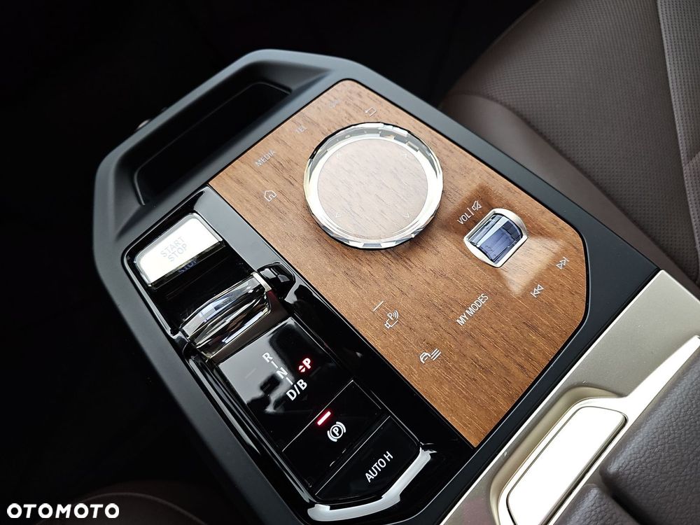 BMW iX xDrive40 76.6kWh - 36
