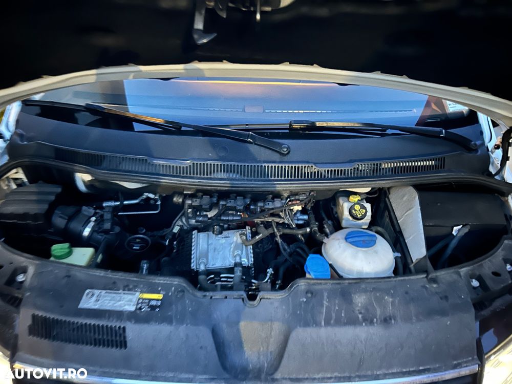 Volkswagen Multivan - 13
