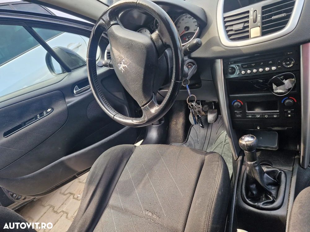 Peugeot 207 1.6E Sport - 10