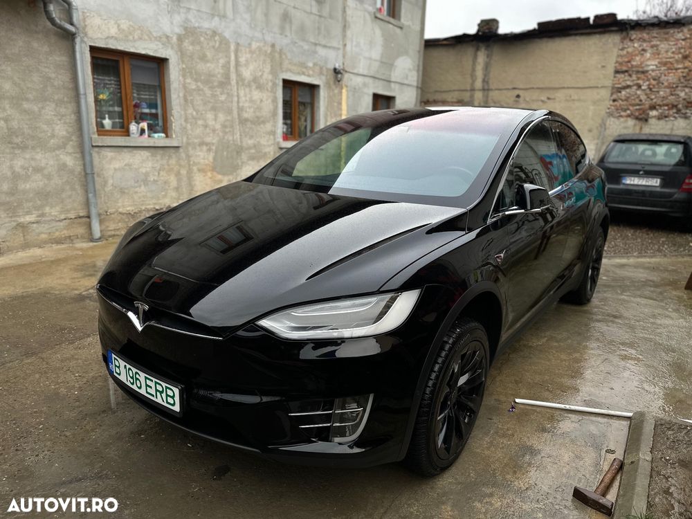 Tesla Model X - 14